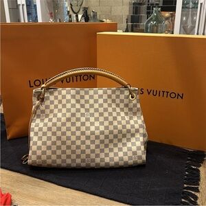 Louis Vuitton Artsy MM